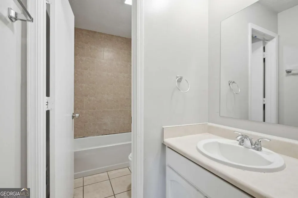 1384 Huntsmen GLN Riverdale, GA 30296