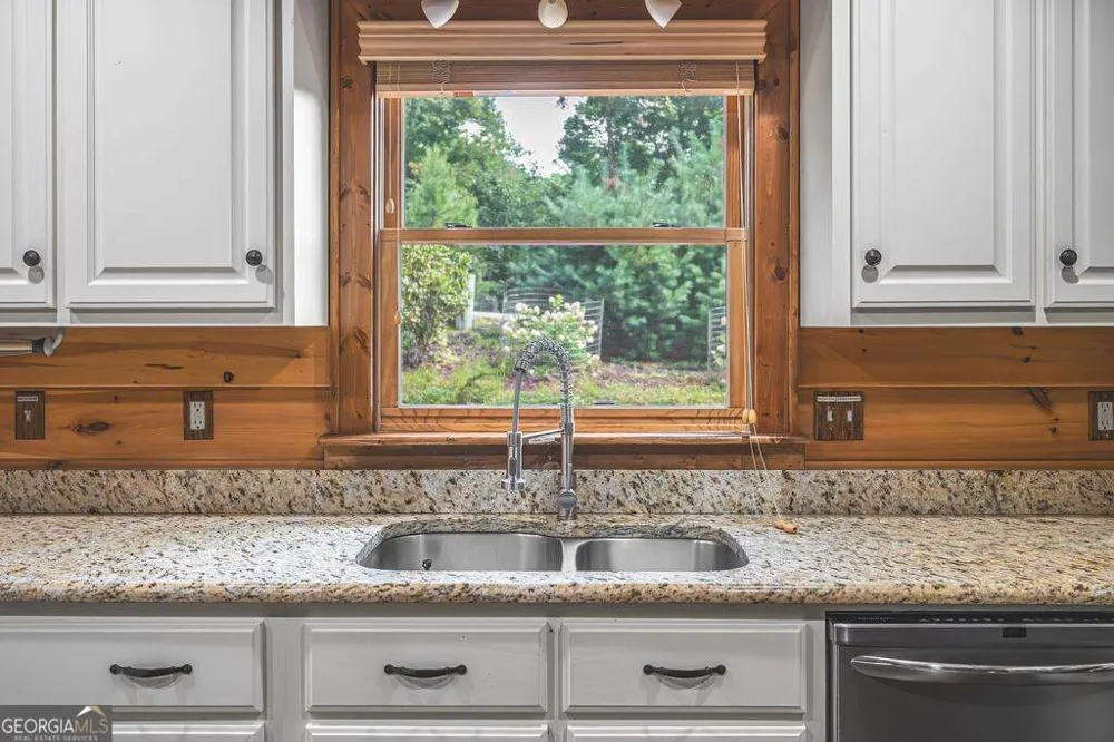 72 Gibbs TRL Mineral Bluff, GA 30559