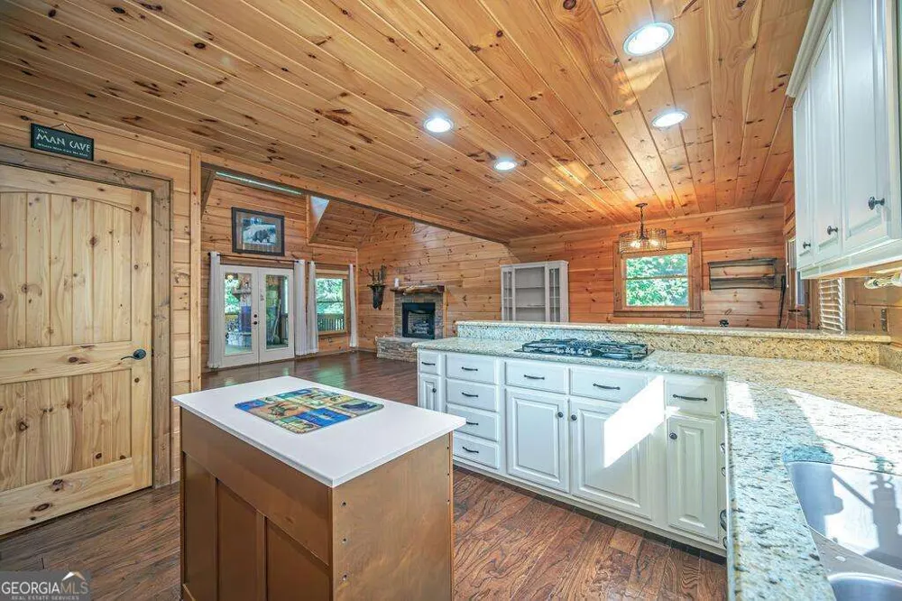 72 Gibbs TRL Mineral Bluff, GA 30559