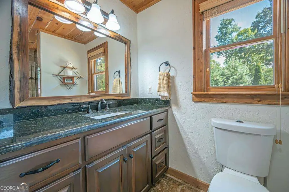72 Gibbs TRL Mineral Bluff, GA 30559
