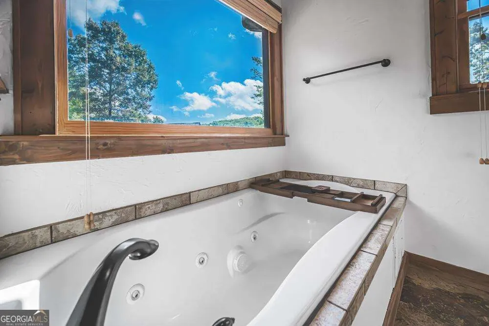 72 Gibbs TRL Mineral Bluff, GA 30559