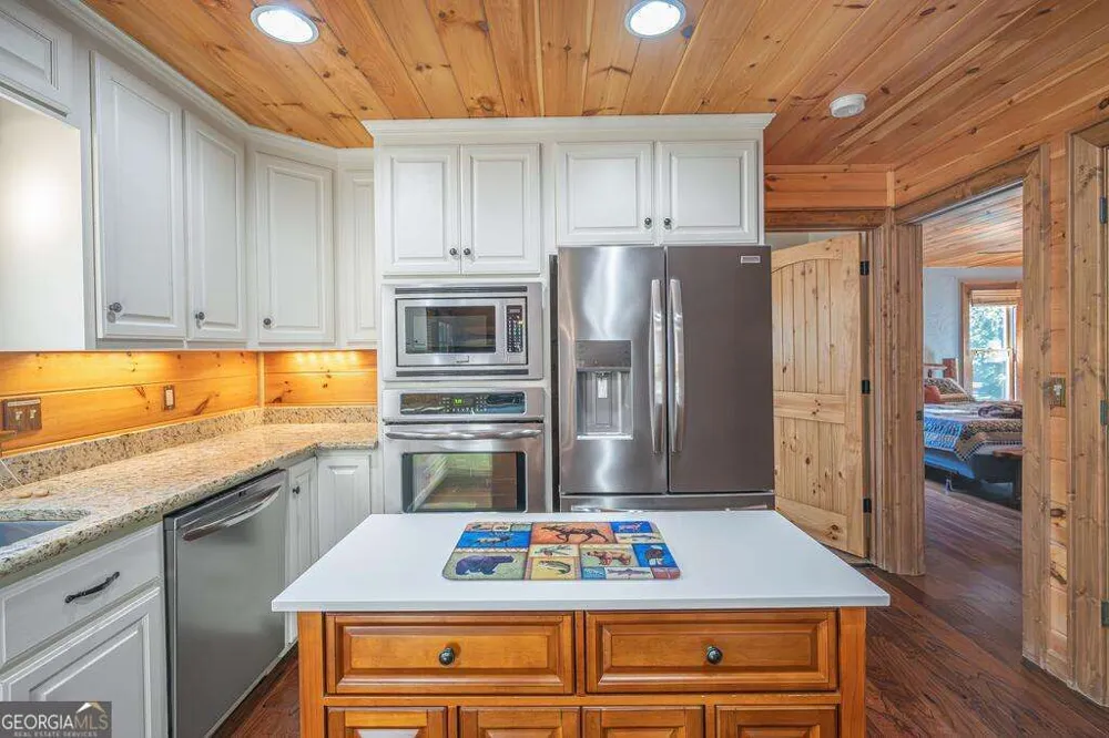 72 Gibbs TRL Mineral Bluff, GA 30559