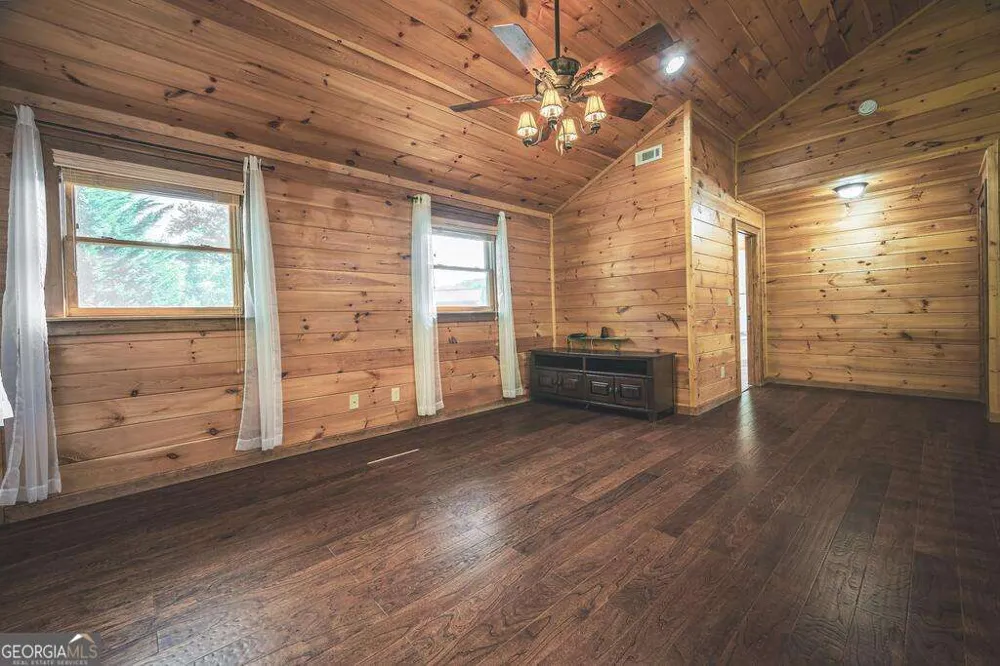 72 Gibbs TRL Mineral Bluff, GA 30559