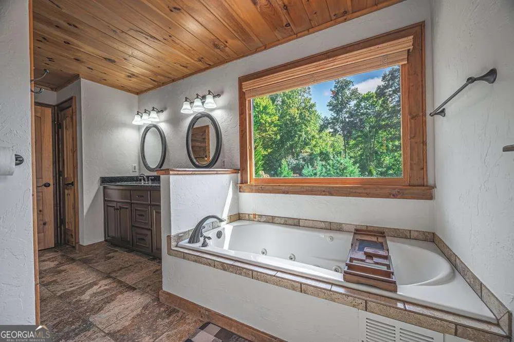 72 Gibbs TRL Mineral Bluff, GA 30559