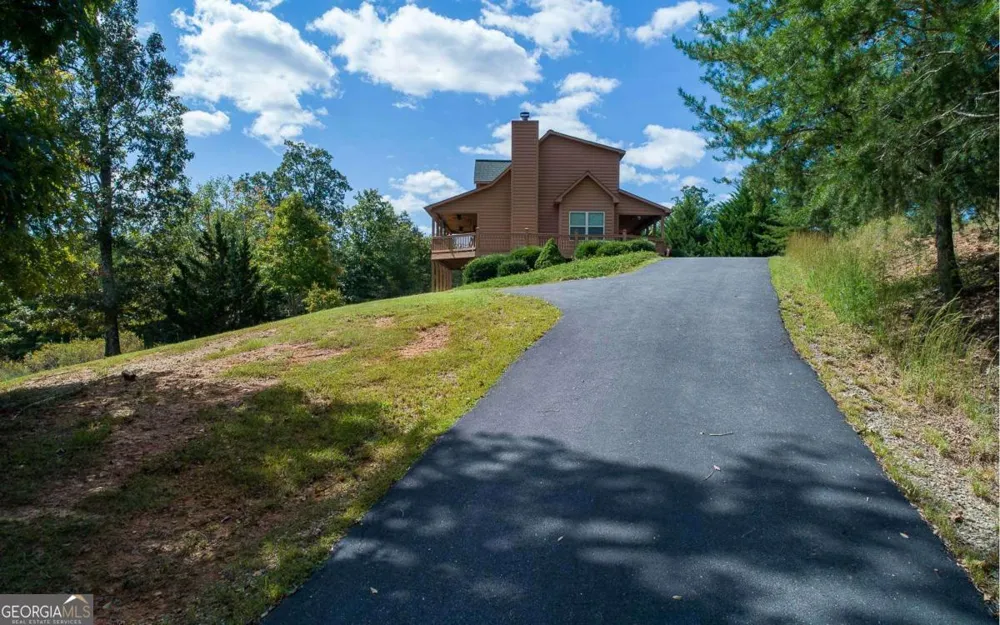 139 Gladys LN Young Harris, GA 30582