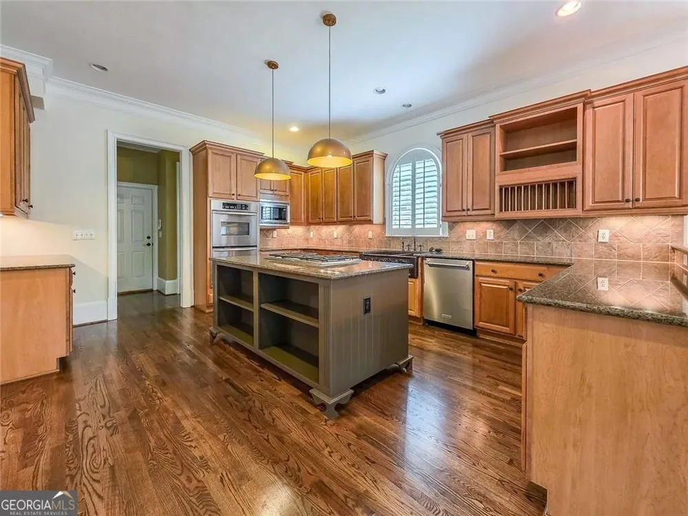 7725 NW Marsh CT NW Sandy Springs, GA 30328