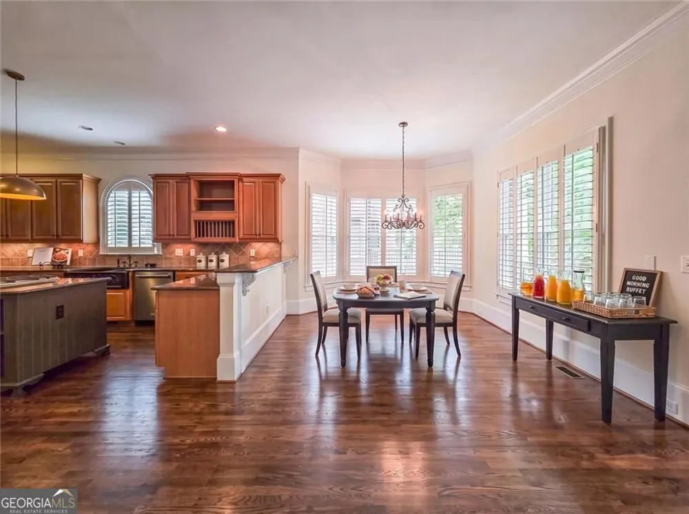 7725 NW Marsh CT NW Sandy Springs, GA 30328