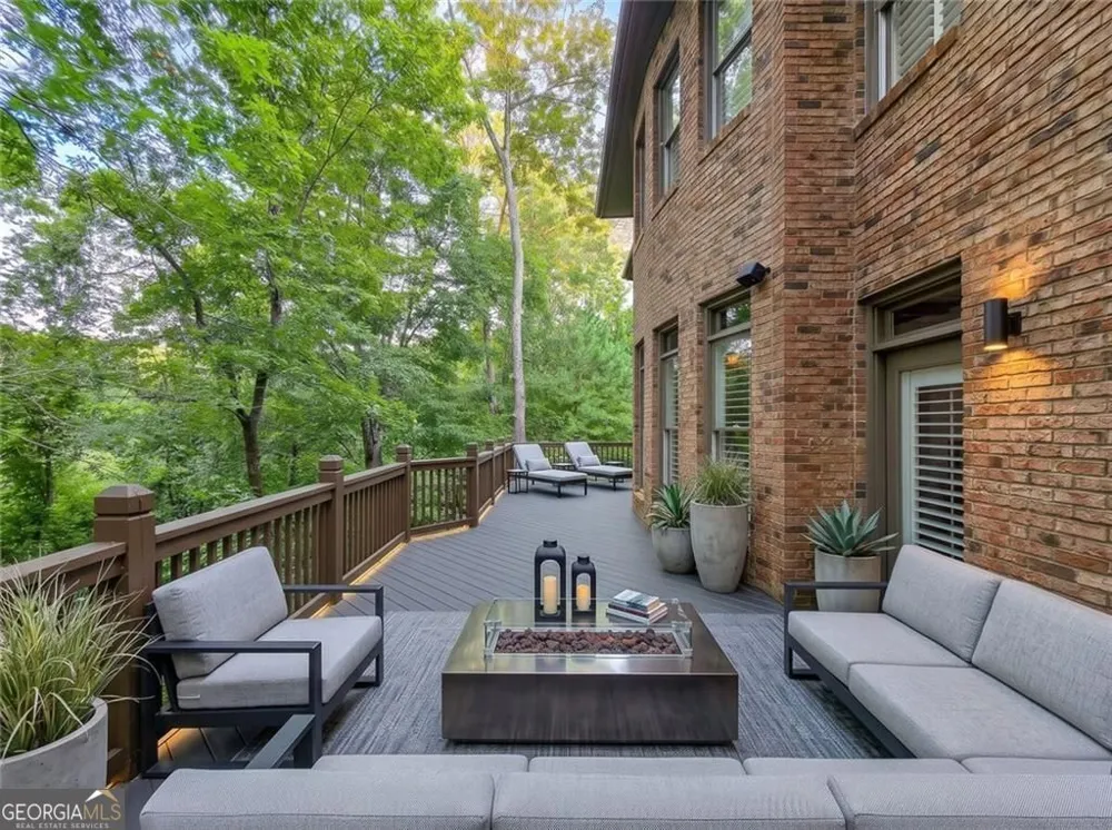 7725 NW Marsh CT NW Sandy Springs, GA 30328