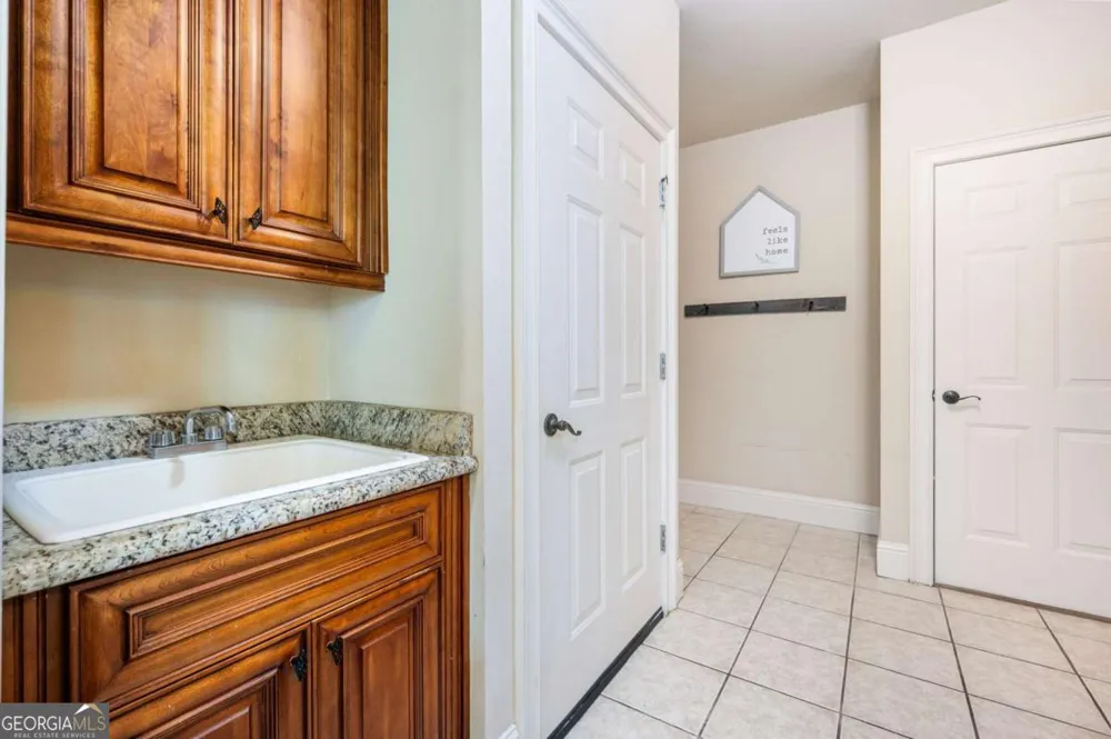 1526 Rocky River DR Lawrenceville, GA 30045