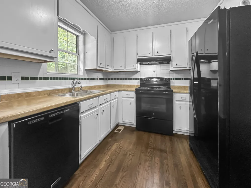 555 Browning CIR Acworth, GA 30101