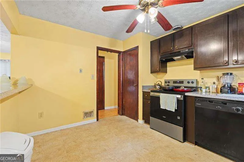 1140 Pineglen DR Riverdale, GA 30296