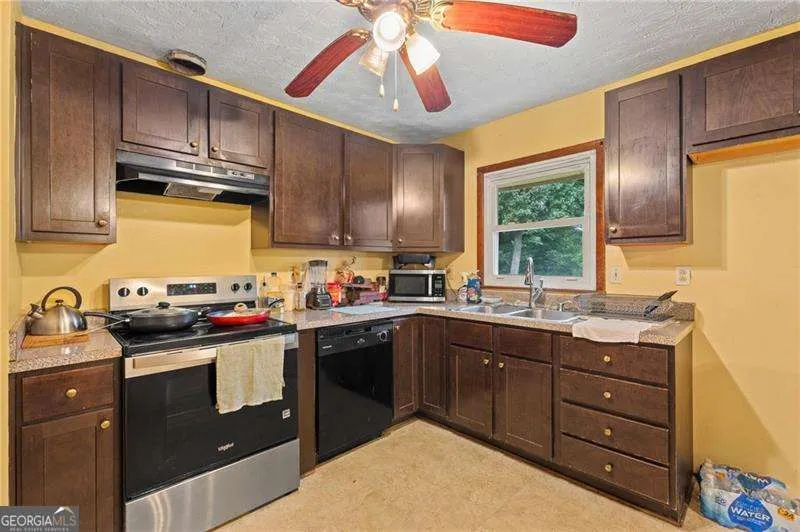 1140 Pineglen DR Riverdale, GA 30296
