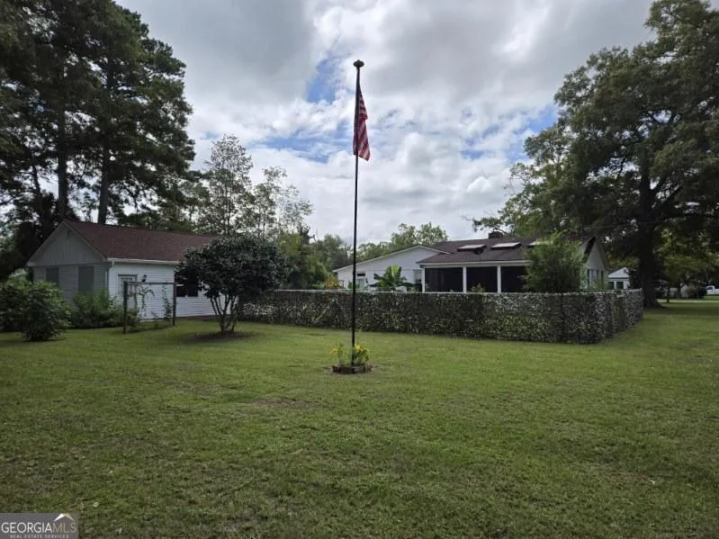 511 W Smith ST Claxton, GA 30417