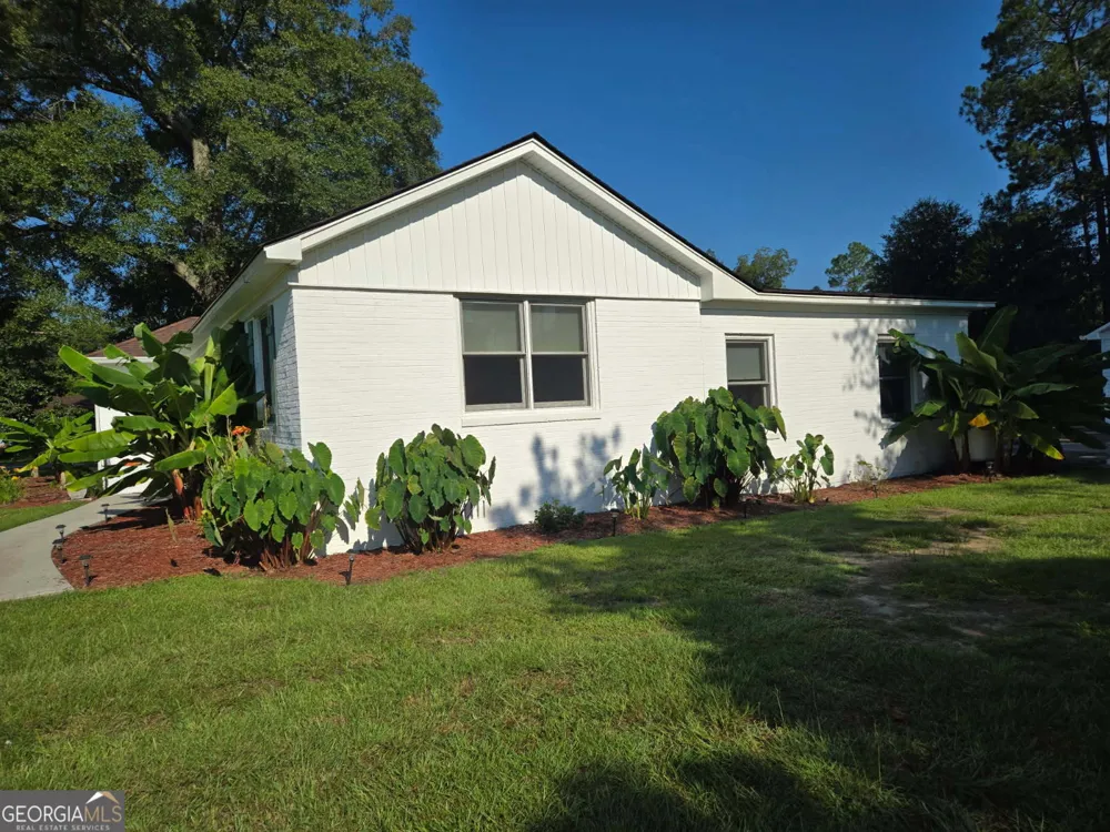 511 W Smith ST Claxton, GA 30417