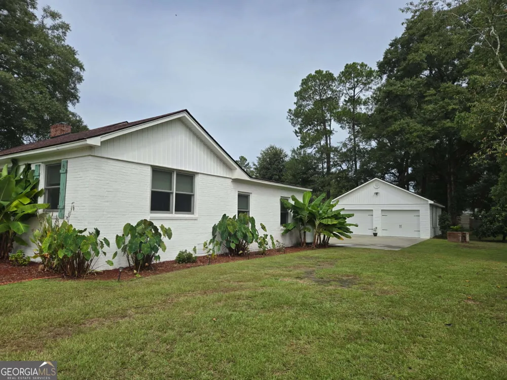 511 W Smith ST Claxton, GA 30417