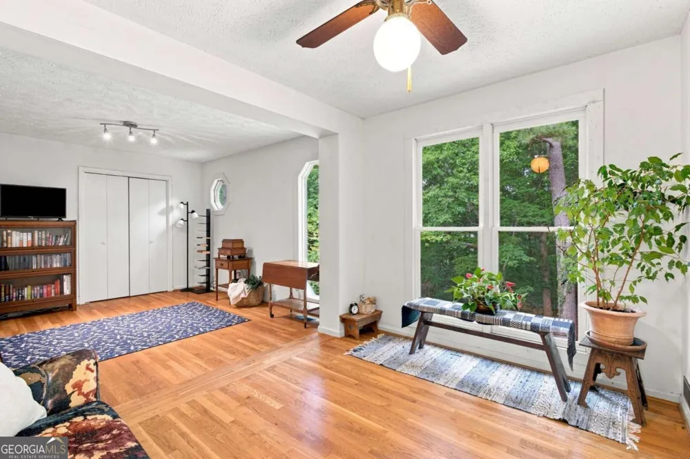 4361 Bishop Lake RD Marietta, GA 30062