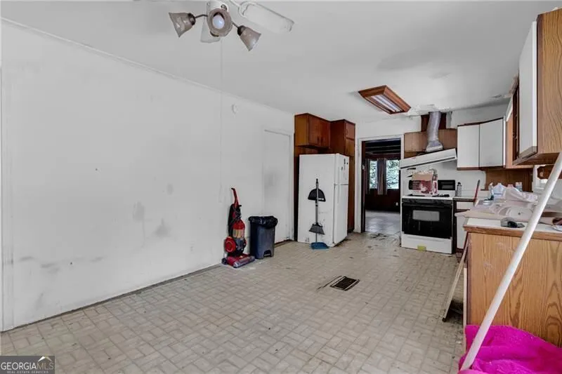 39 Harmony Grove RD Lilburn, GA 30047