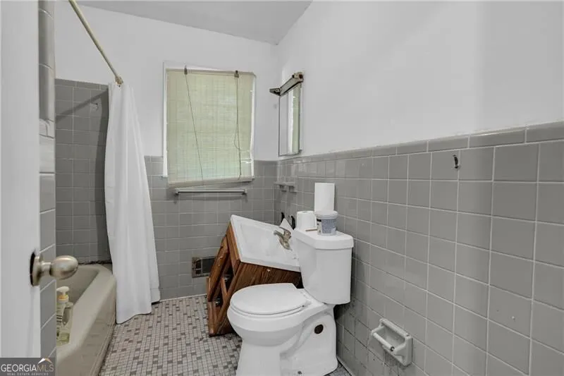 39 Harmony Grove RD Lilburn, GA 30047