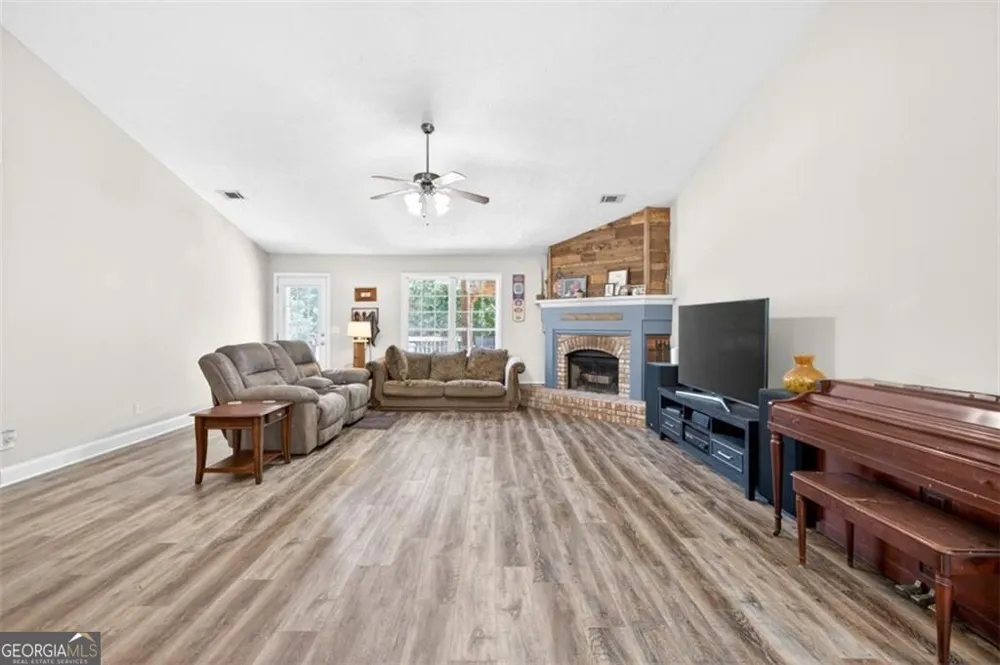 89 Katie Spring LN Jefferson, GA 30549