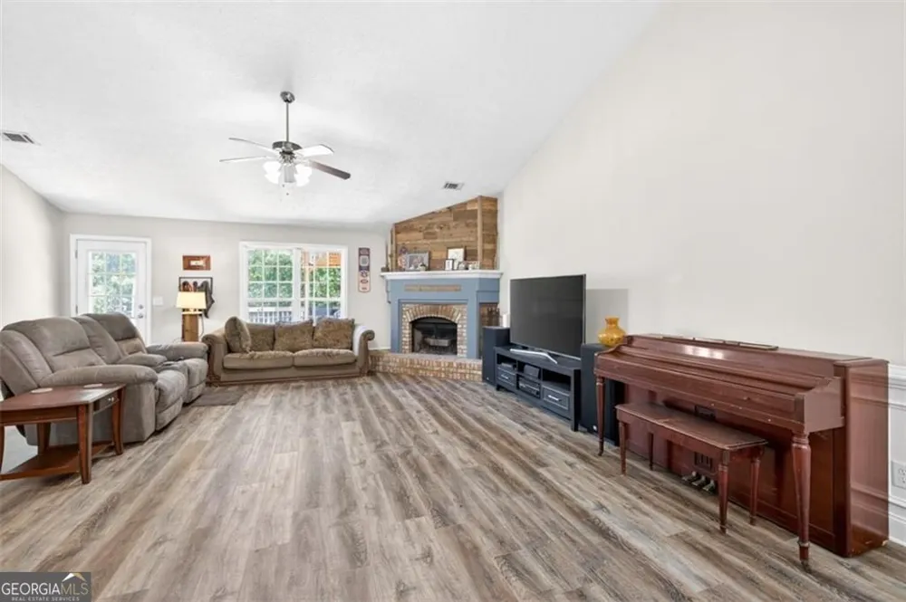 89 Katie Spring LN Jefferson, GA 30549
