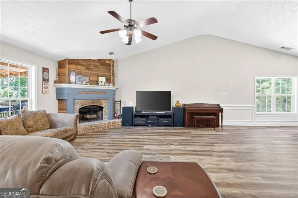 89 Katie Spring LN Jefferson, GA 30549