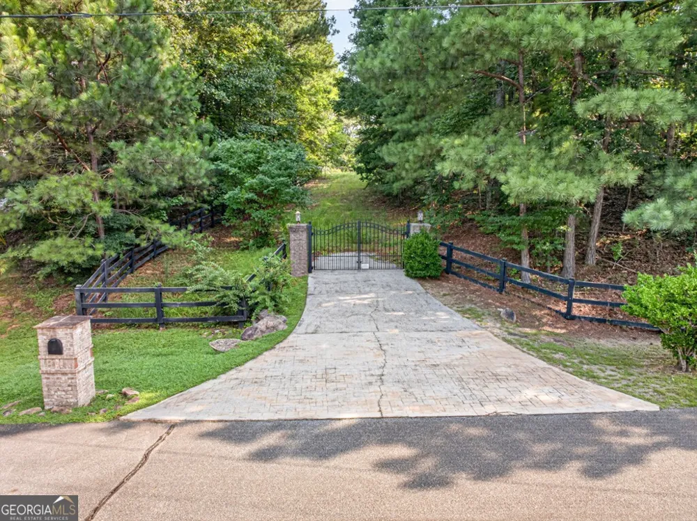 27 Hawks Farm RD White, GA 30184