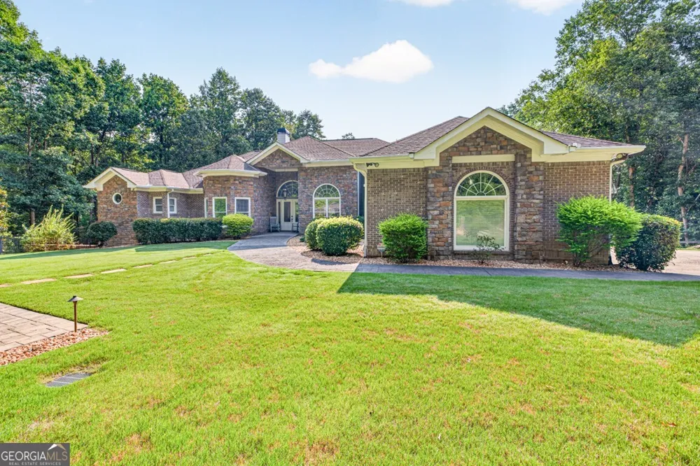 27 Hawks Farm RD White, GA 30184