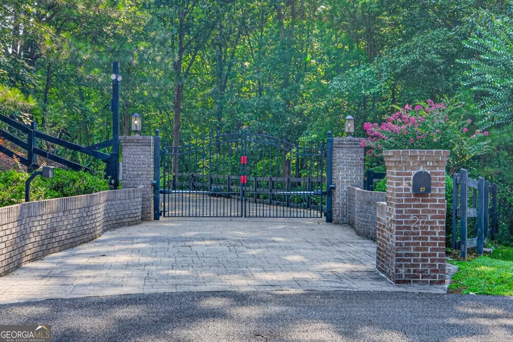 27 Hawks Farm RD White, GA 30184