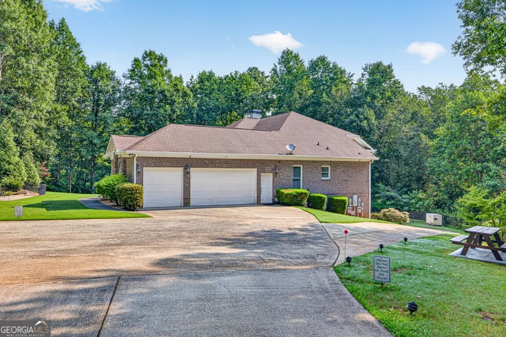 27 Hawks Farm RD White, GA 30184