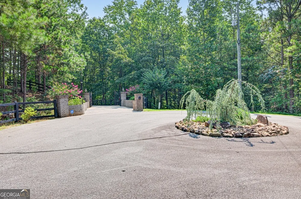 27 Hawks Farm RD White, GA 30184