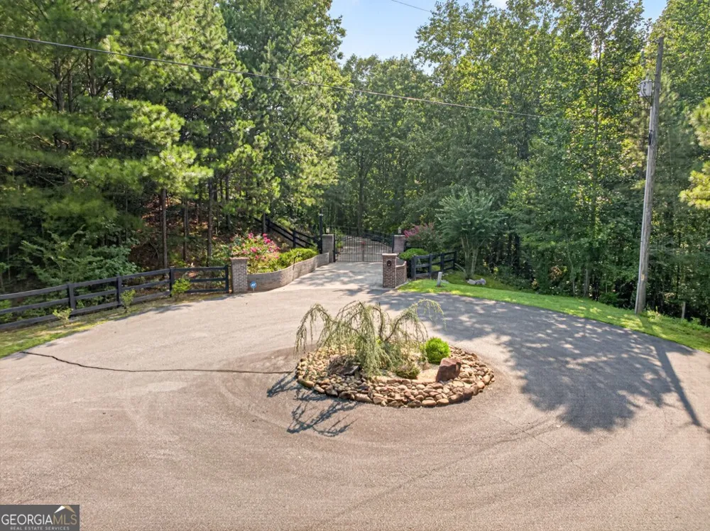 27 Hawks Farm RD White, GA 30184