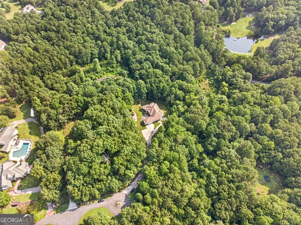 27 Hawks Farm RD White, GA 30184