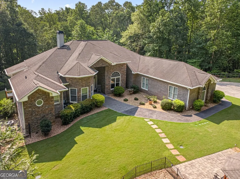 27 Hawks Farm RD White, GA 30184