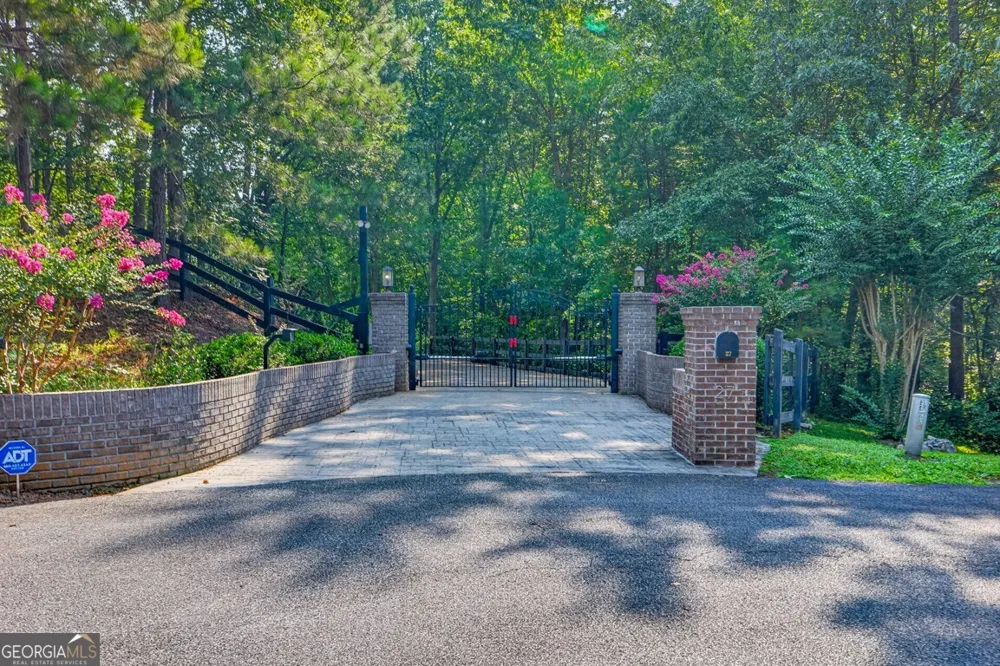 27 Hawks Farm RD White, GA 30184