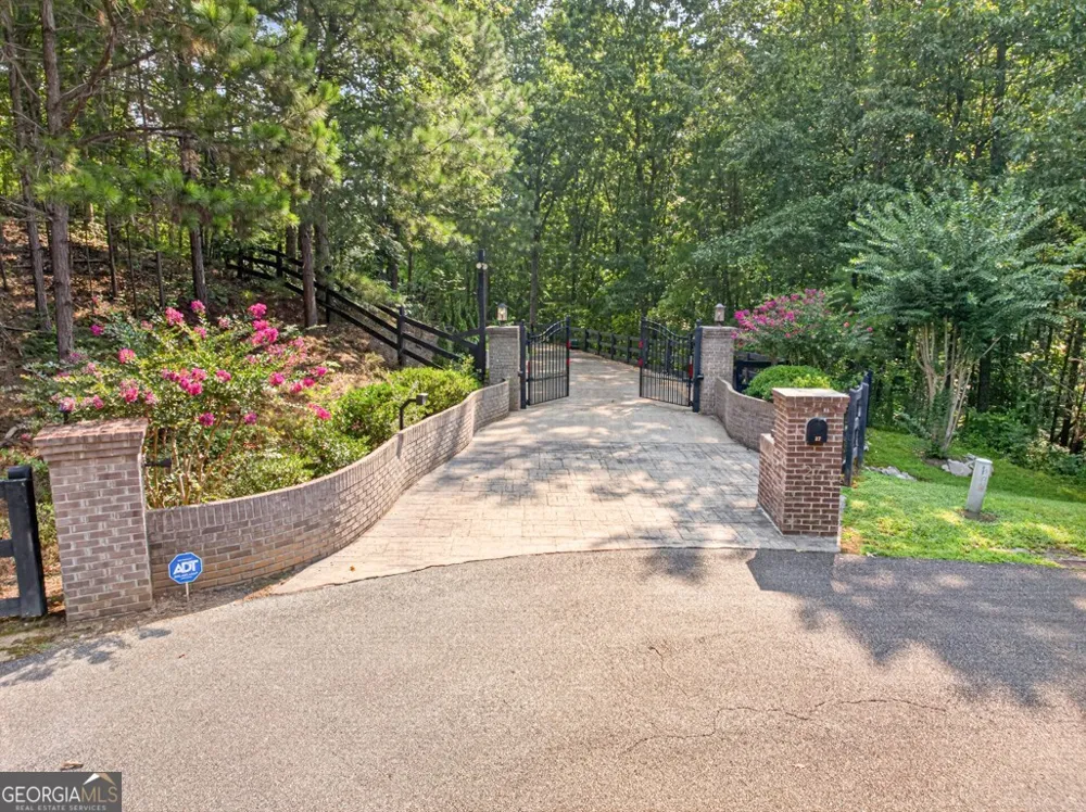 27 Hawks Farm RD White, GA 30184