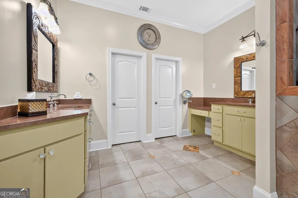 27 Hawks Farm RD White, GA 30184