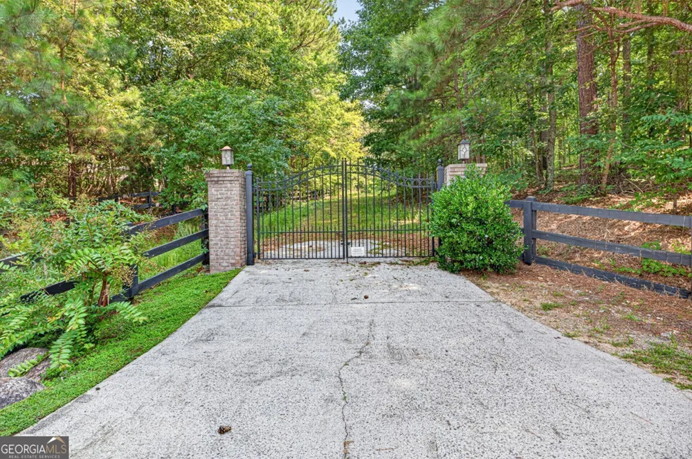 27 Hawks Farm RD White, GA 30184