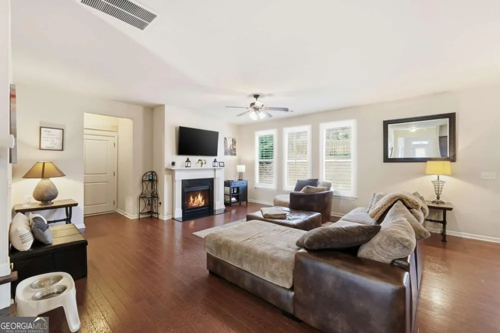 7232 Lake Sterling BLVD Flowery Branch, GA 30542