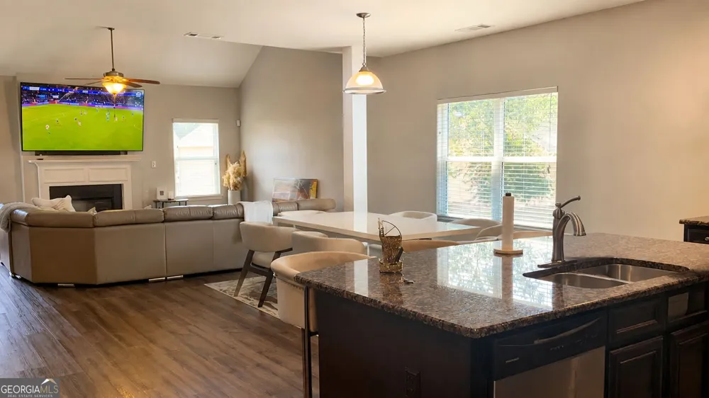 1301 Rose Terrace CIR Loganville, GA 30052