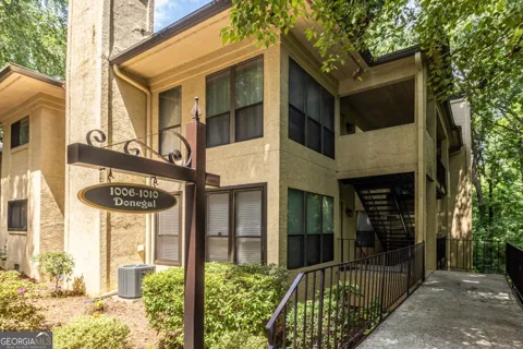 1006 Donegal SE