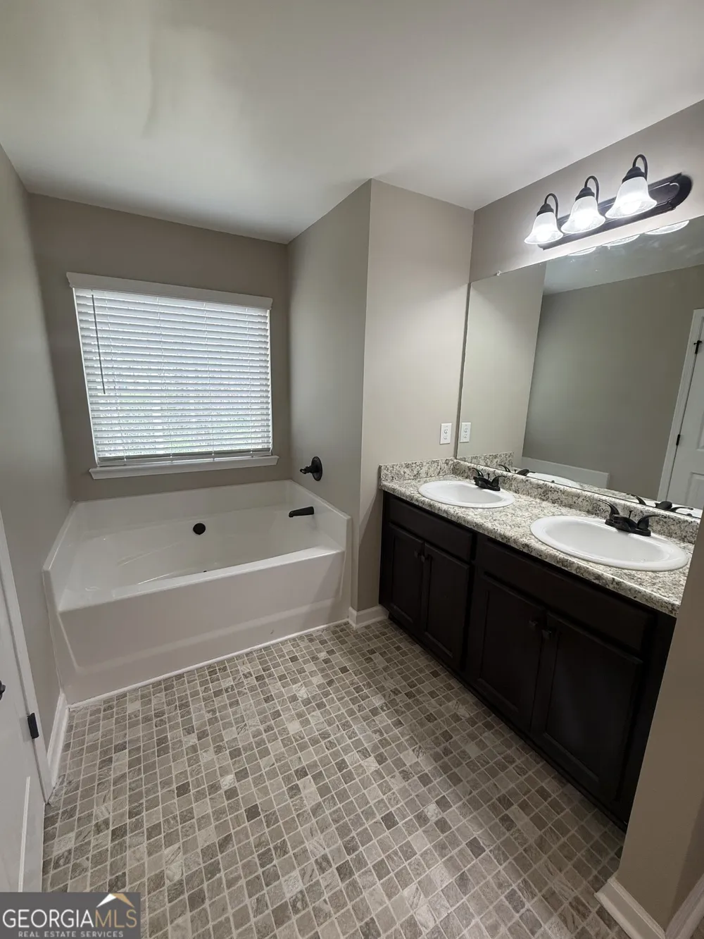 4157 Shoals LN Union City, GA 30291