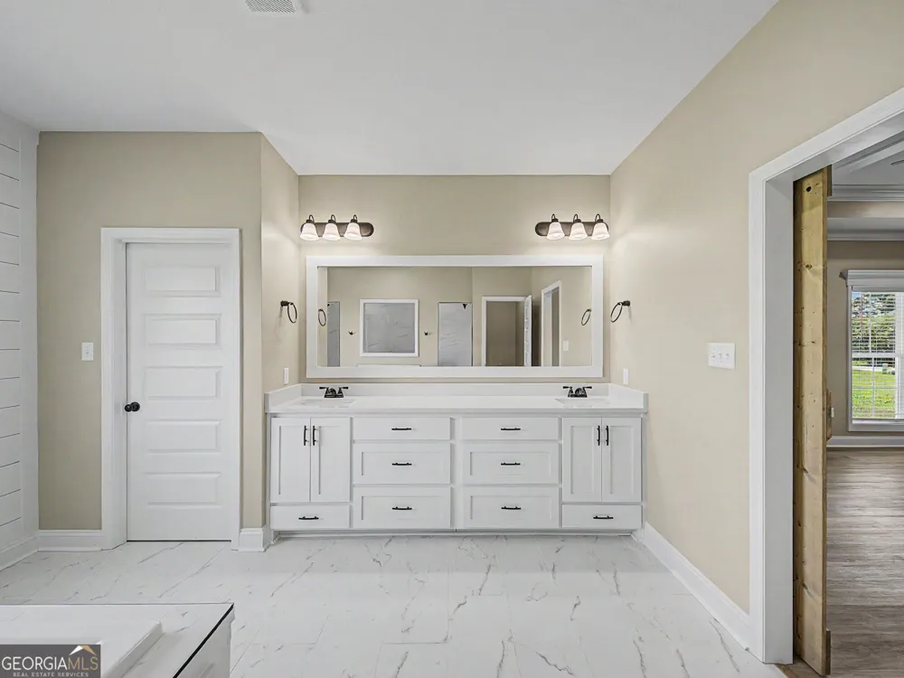 423 Indian Creek CIR Adel, GA 31620