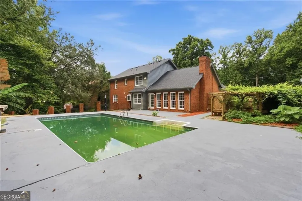 24 Planters DR SW Lilburn, GA 30047