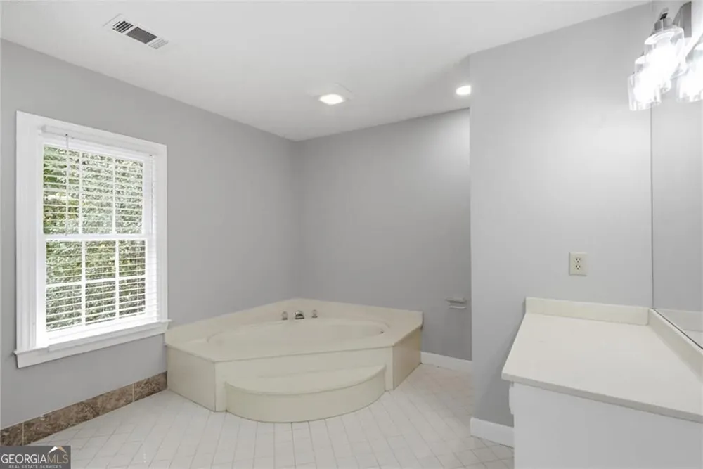 24 Planters DR SW Lilburn, GA 30047
