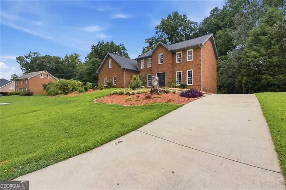 24 Planters DR SW Lilburn, GA 30047
