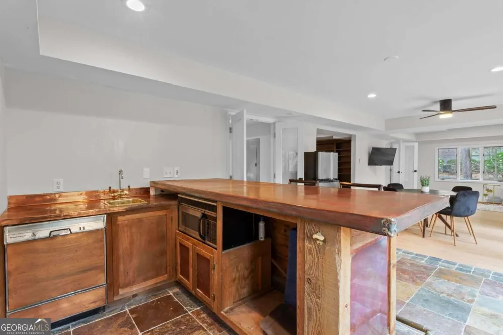 1890 Spalding DR Sandy Springs, GA 30350