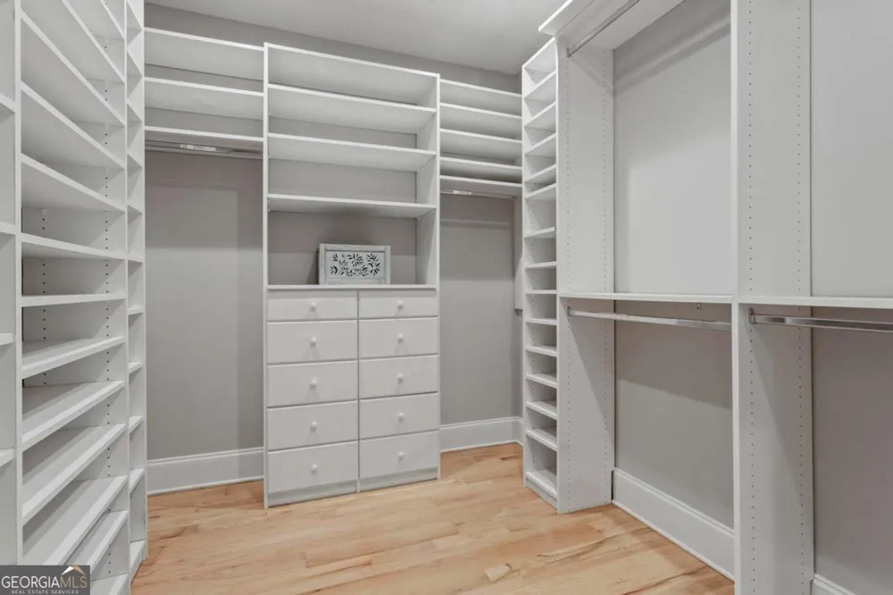 1890 Spalding DR Sandy Springs, GA 30350