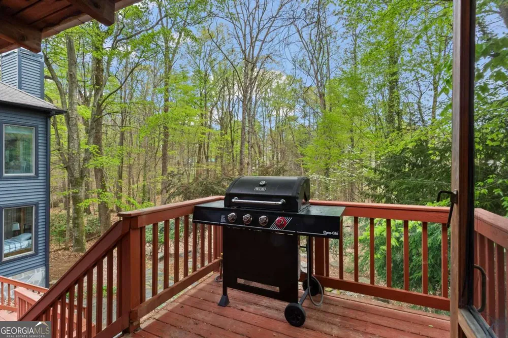1890 Spalding DR Sandy Springs, GA 30350