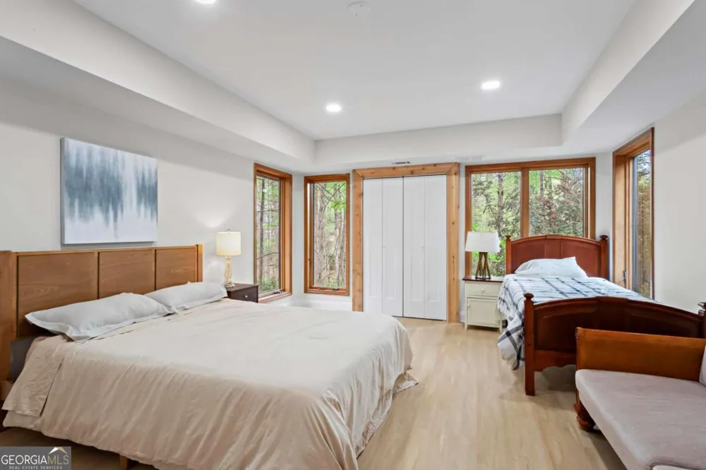 1890 Spalding DR Sandy Springs, GA 30350