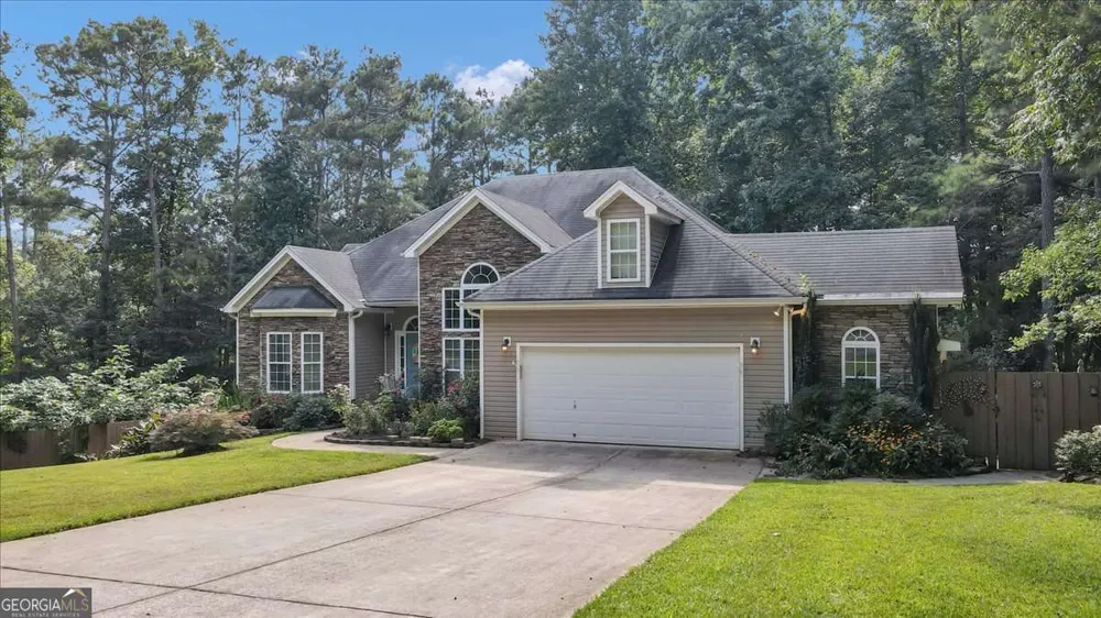 59 Rocky CIR NE White, GA 30184